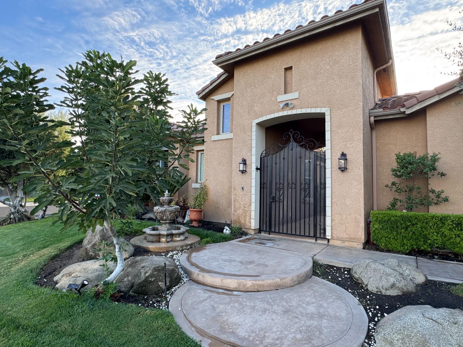 1461 N Harvard Ave, Clovis, CA 93619