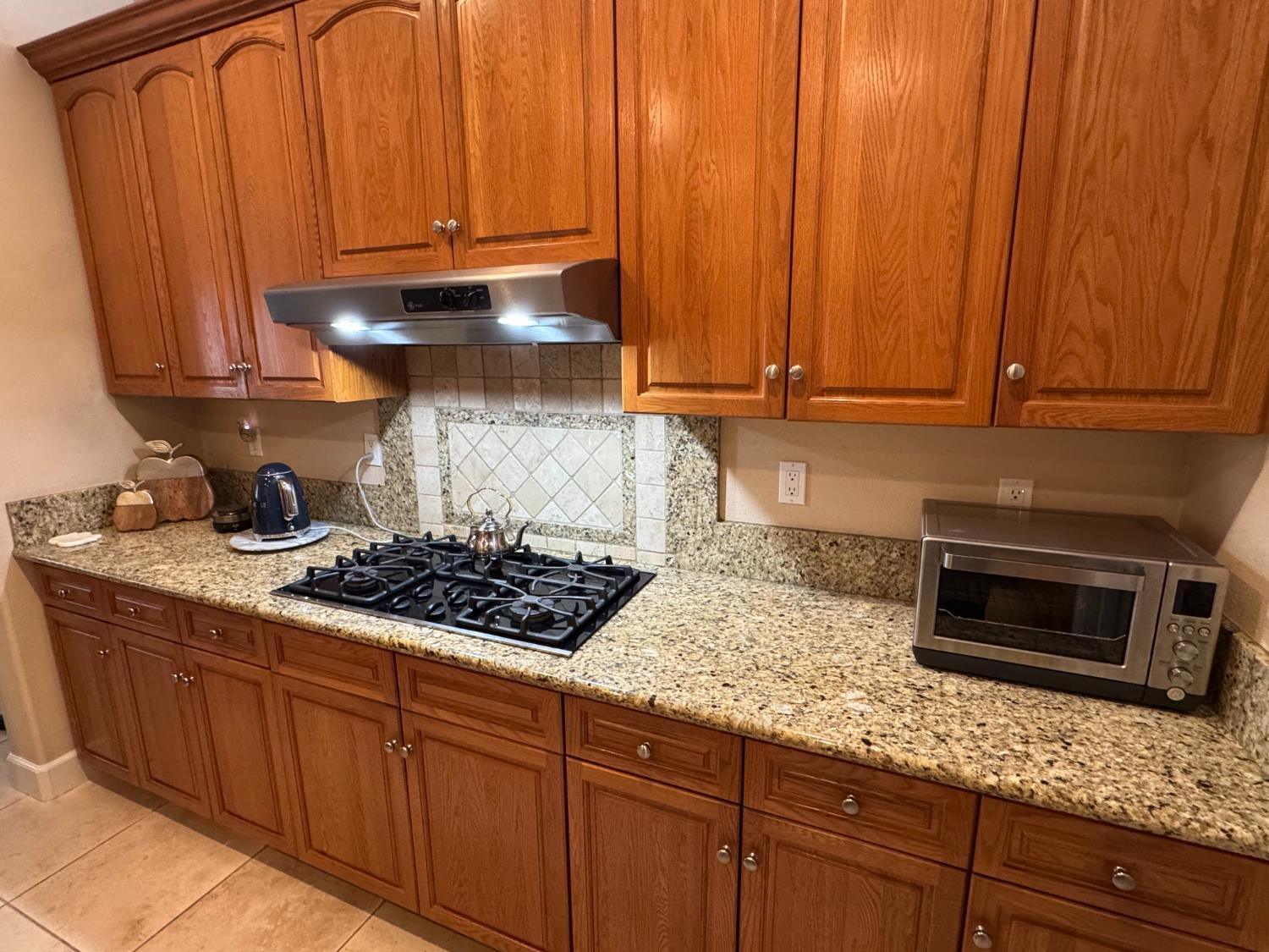 1461 N Harvard Ave, Clovis, CA 93619