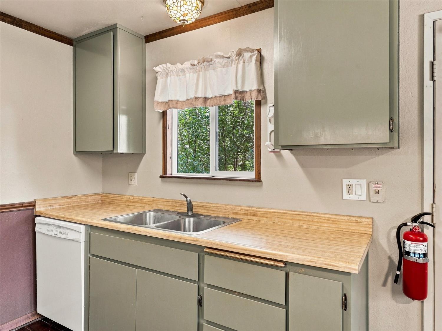 7095 Hites Cove Rd, Mariposa, CA 95338