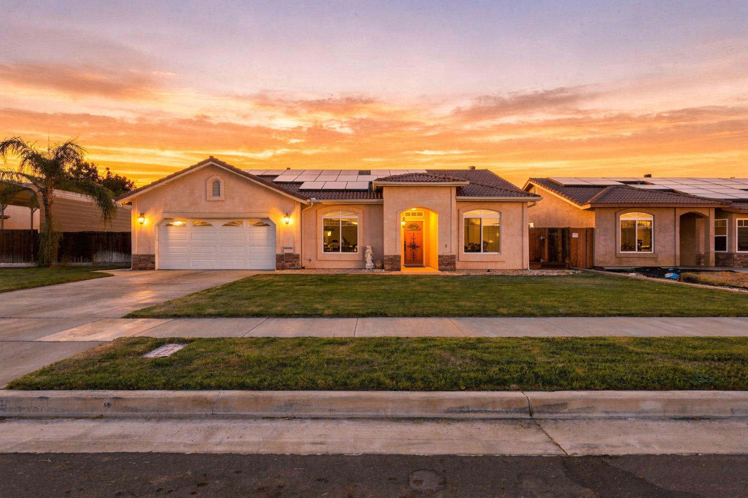 1150 Mission Dr, Lemoore, CA 93245