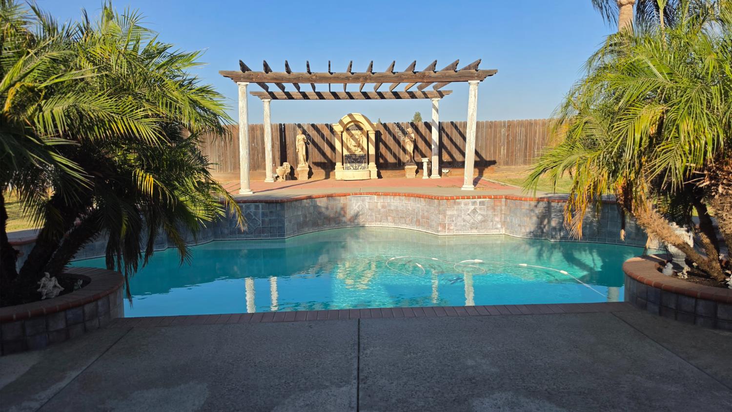1150 Mission Dr, Lemoore, CA 93245
