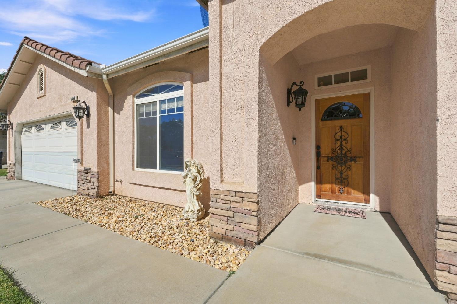 1150 Mission Dr, Lemoore, CA 93245