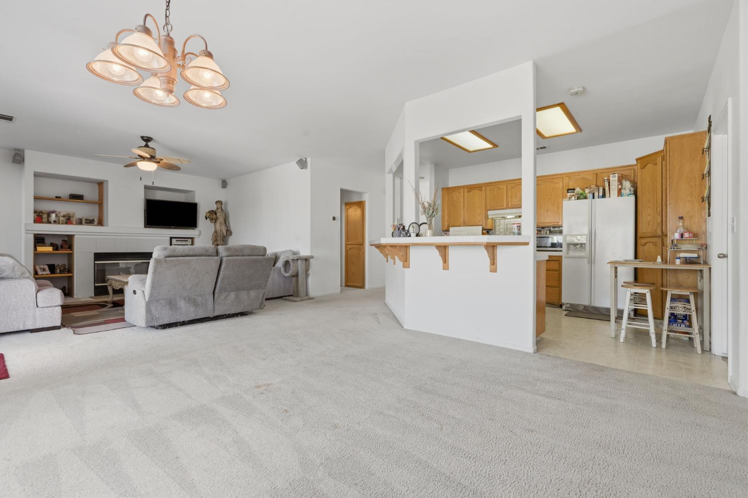 1150 Mission Dr, Lemoore, CA 93245
