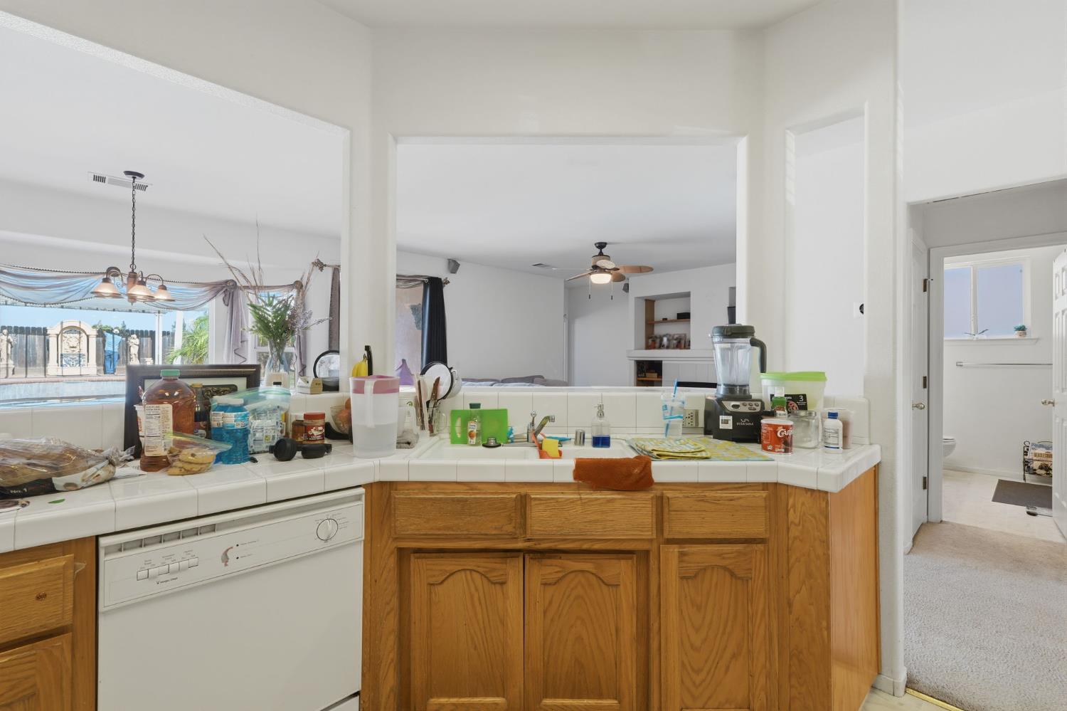 1150 Mission Dr, Lemoore, CA 93245