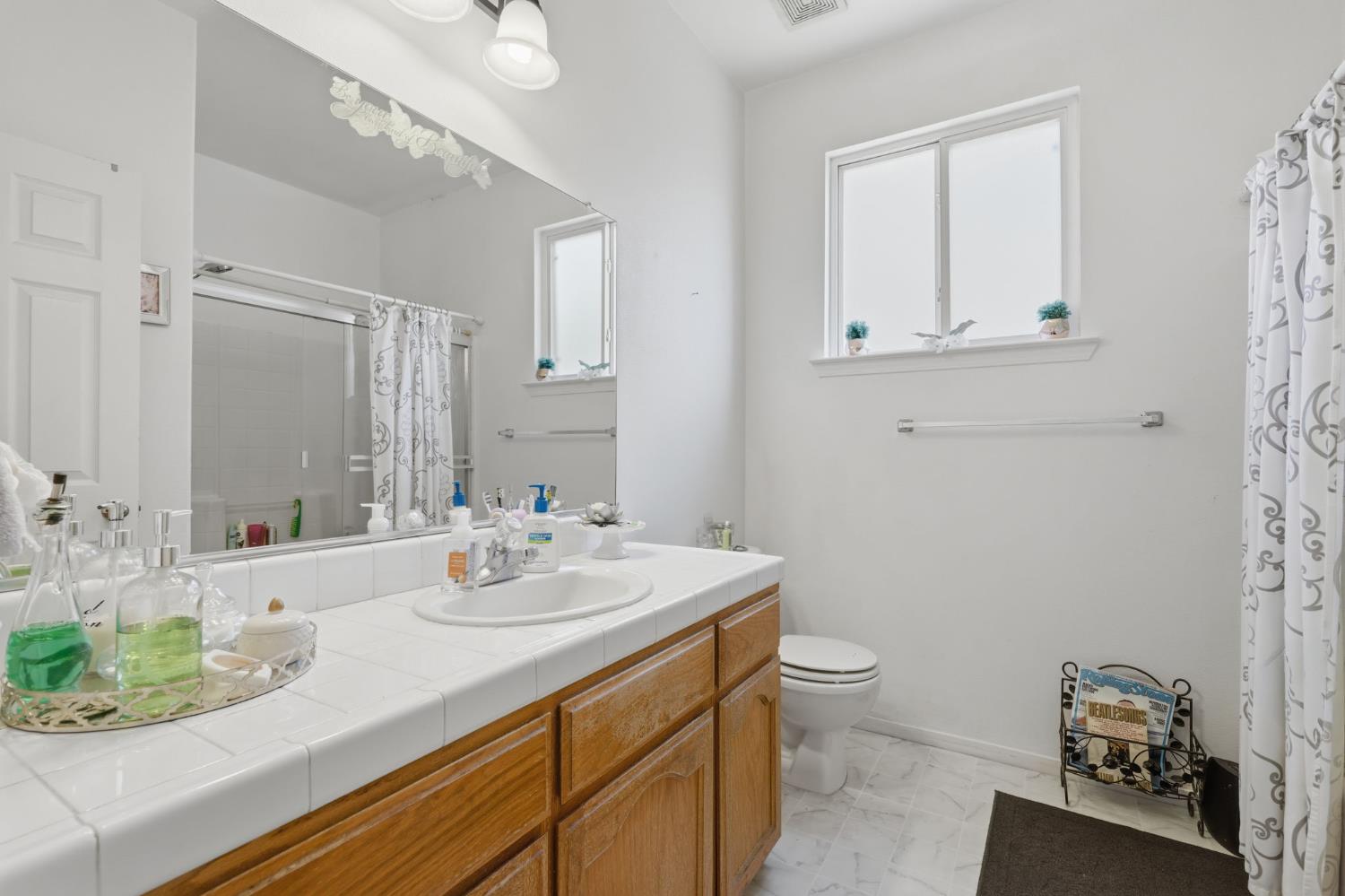 1150 Mission Dr, Lemoore, CA 93245