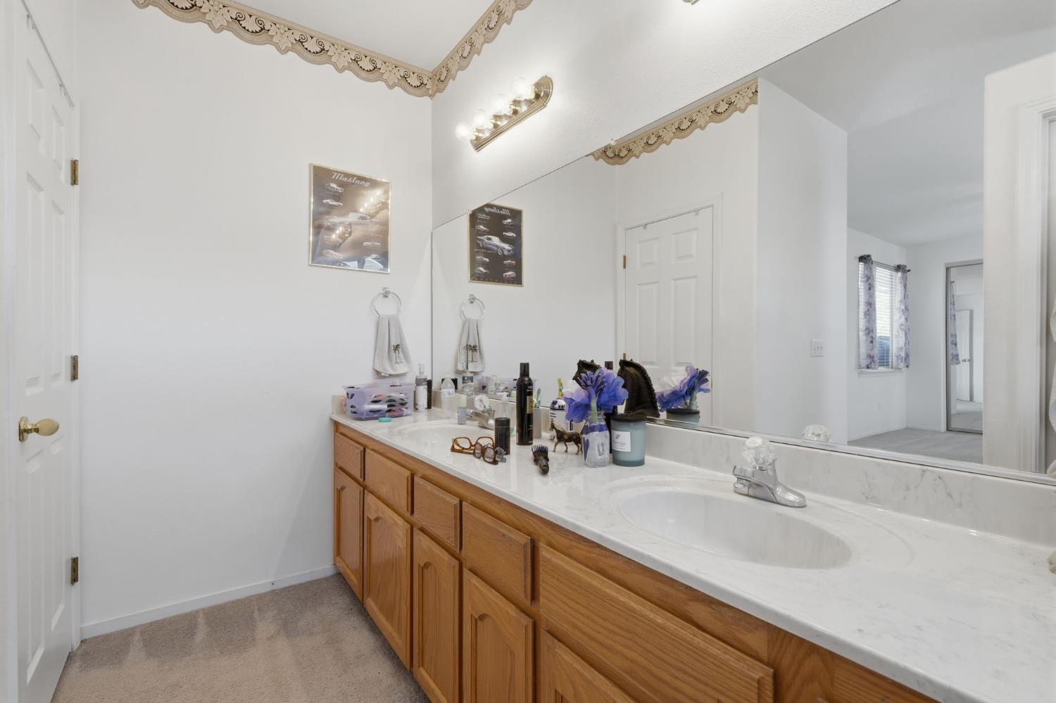 1150 Mission Dr, Lemoore, CA 93245