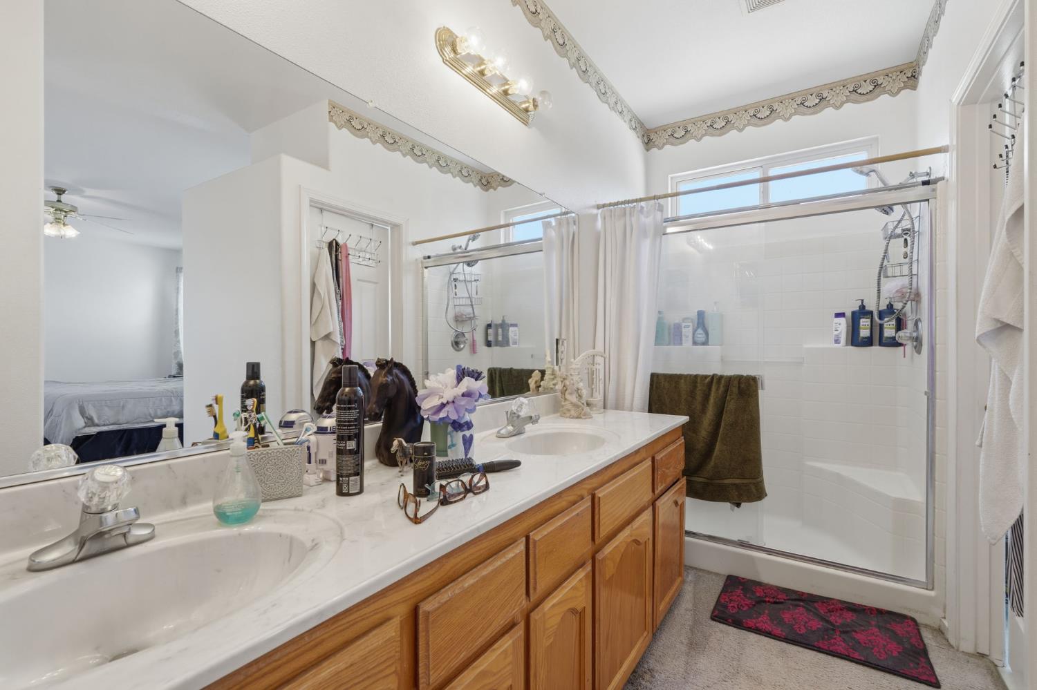 1150 Mission Dr, Lemoore, CA 93245