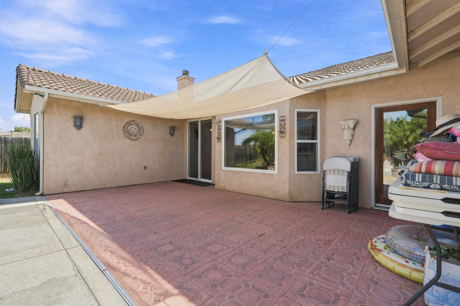 1150 Mission Dr, Lemoore, CA 93245