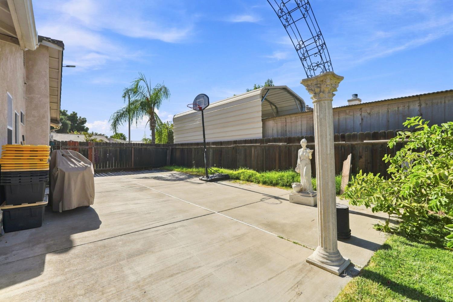 1150 Mission Dr, Lemoore, CA 93245