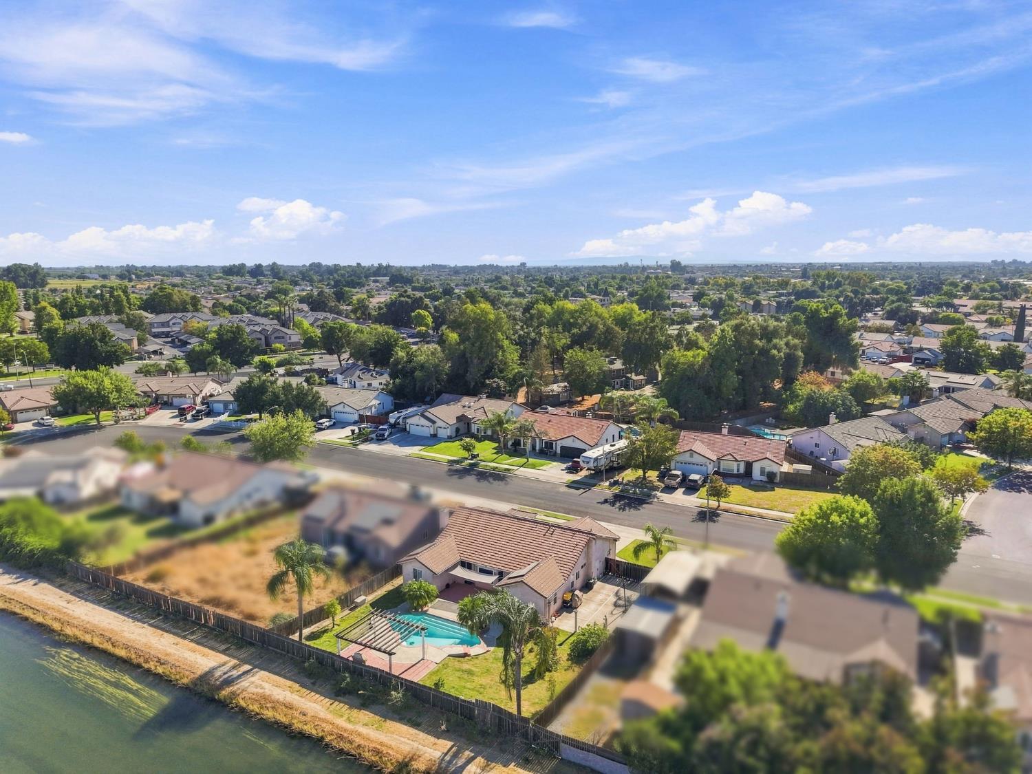 1150 Mission Dr, Lemoore, CA 93245