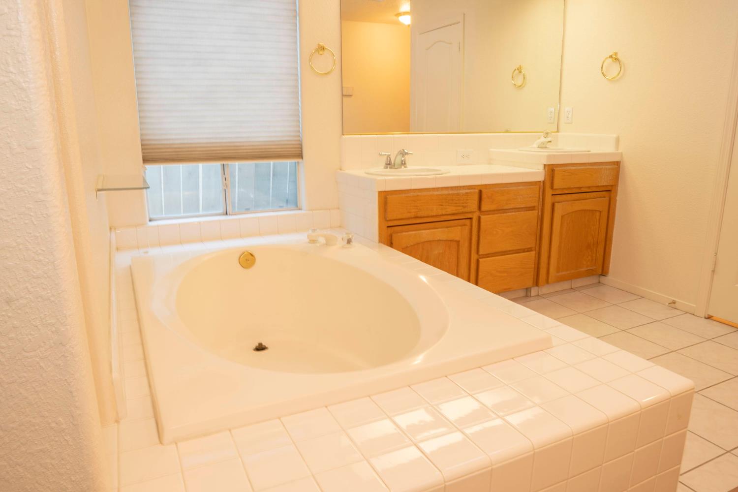 6152 N Gentry Ave, Fresno, CA 93711