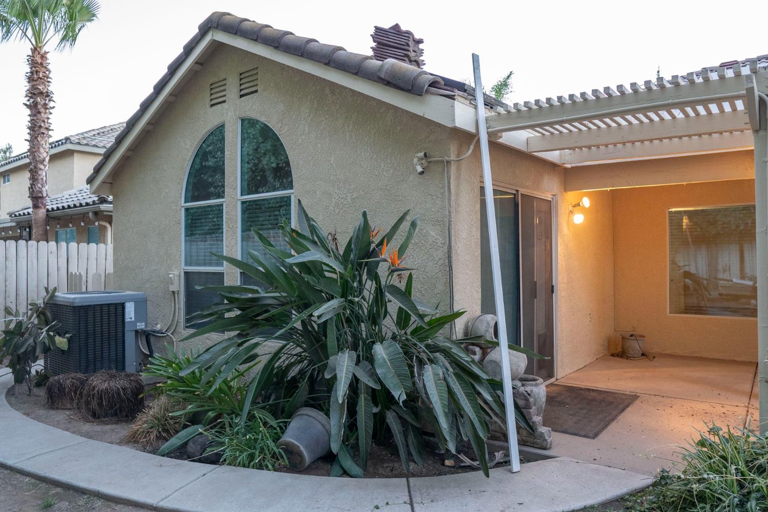 6152 N Gentry Ave, Fresno, CA 93711
