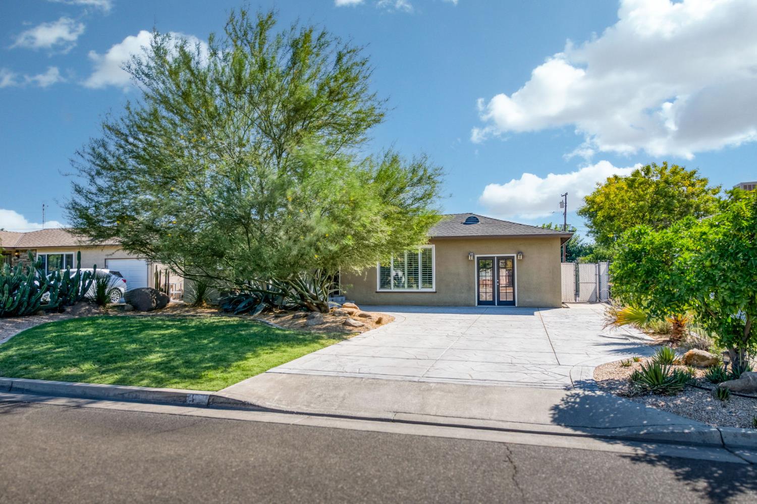 21 N woodworth Ave, Clovis, CA 93612