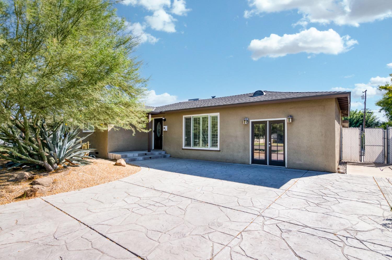 21 N woodworth Ave, Clovis, CA 93612