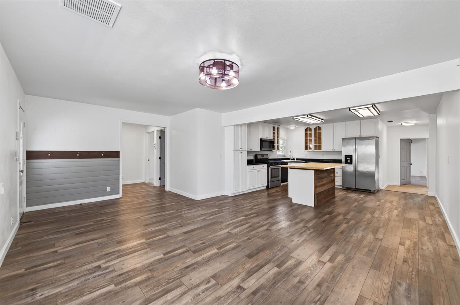 21 N woodworth Ave, Clovis, CA 93612