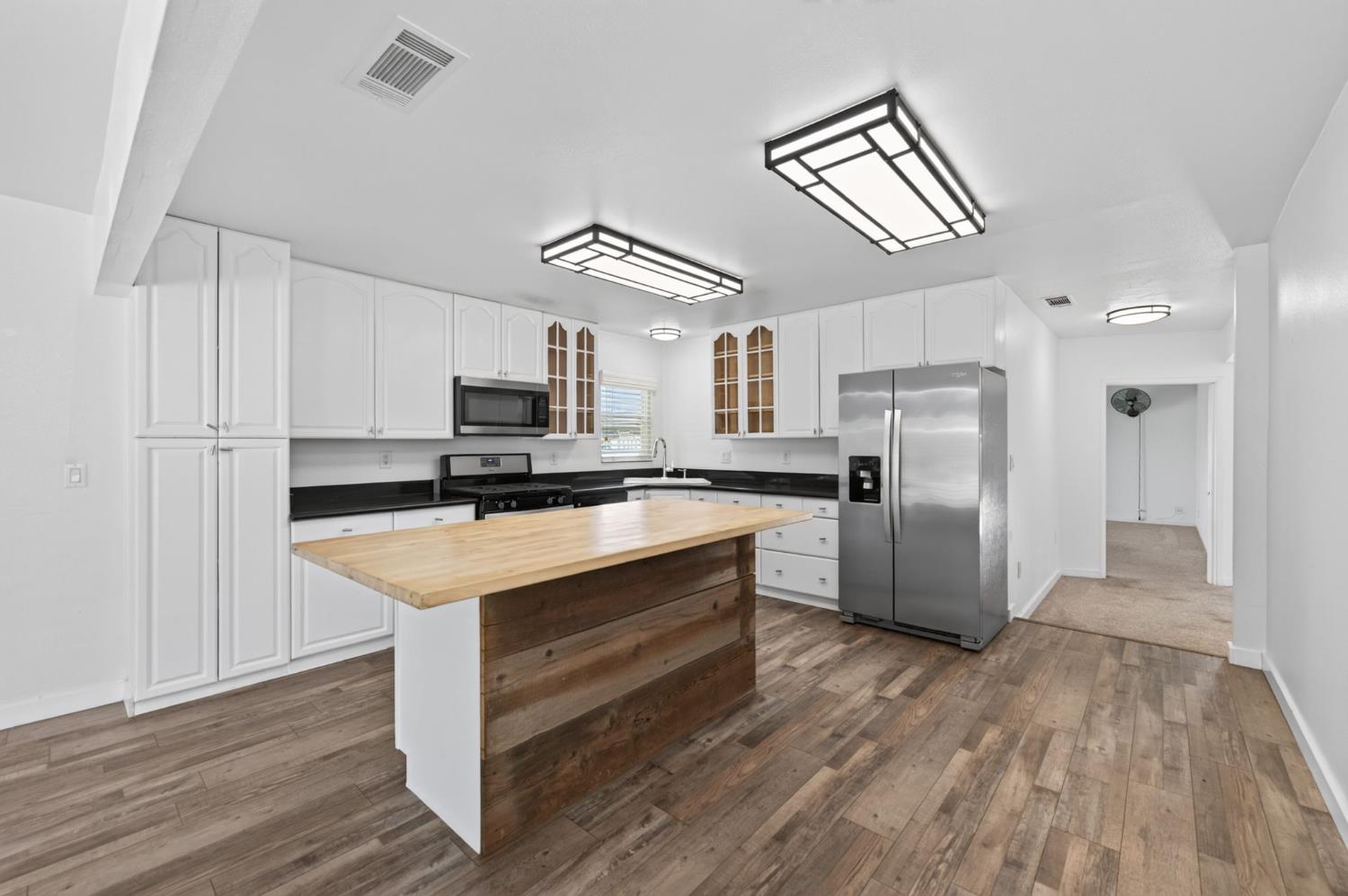 21 N woodworth Ave, Clovis, CA 93612