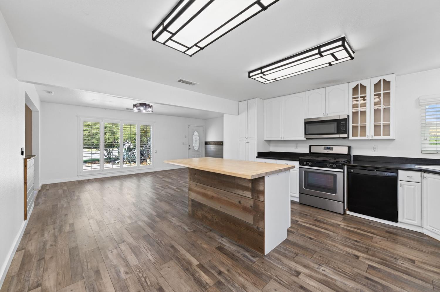 21 N woodworth Ave, Clovis, CA 93612