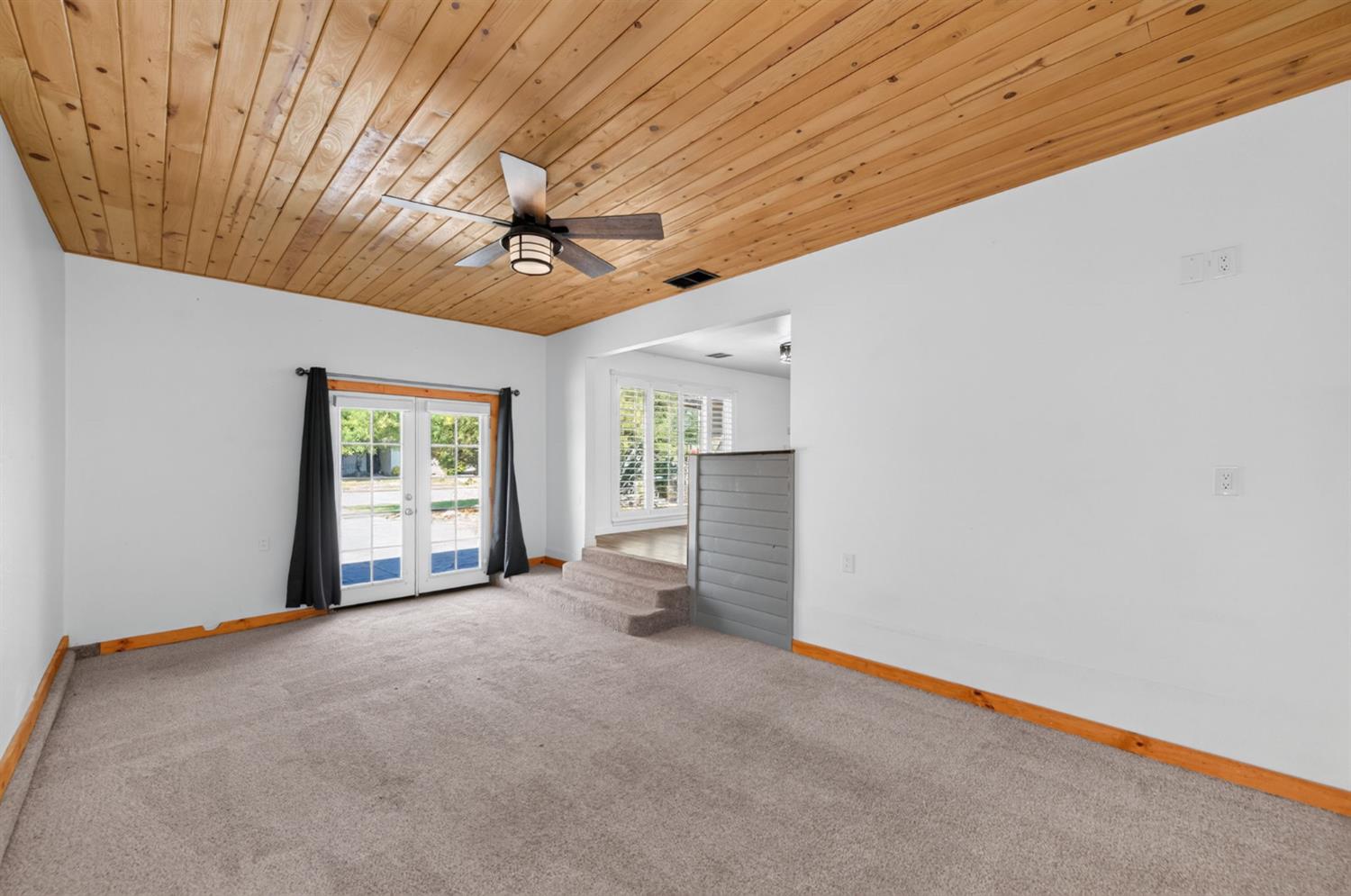 21 N woodworth Ave, Clovis, CA 93612