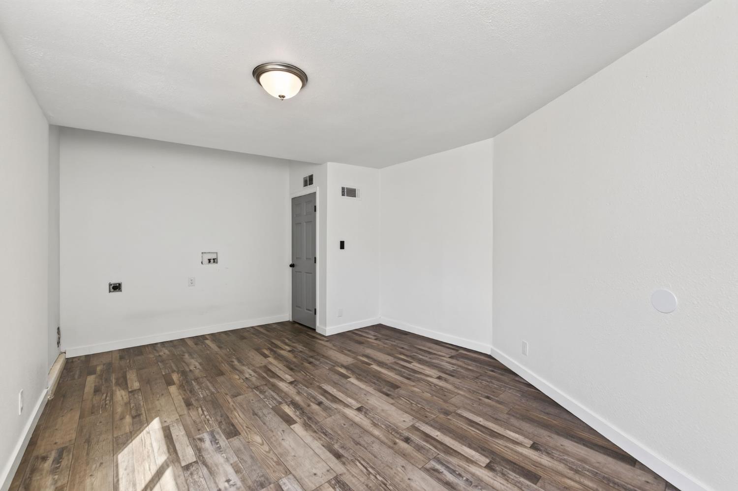 21 N woodworth Ave, Clovis, CA 93612
