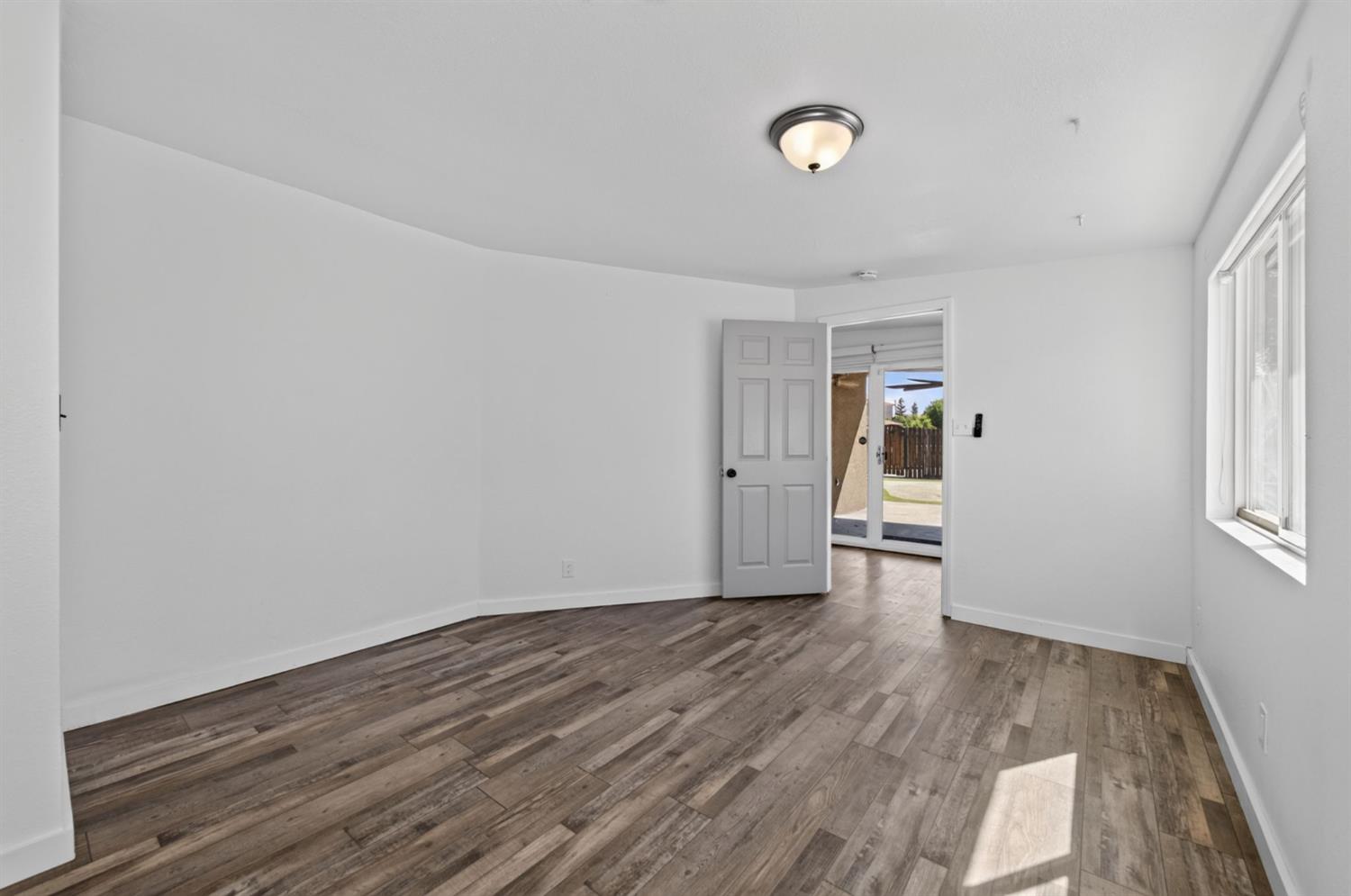 21 N woodworth Ave, Clovis, CA 93612