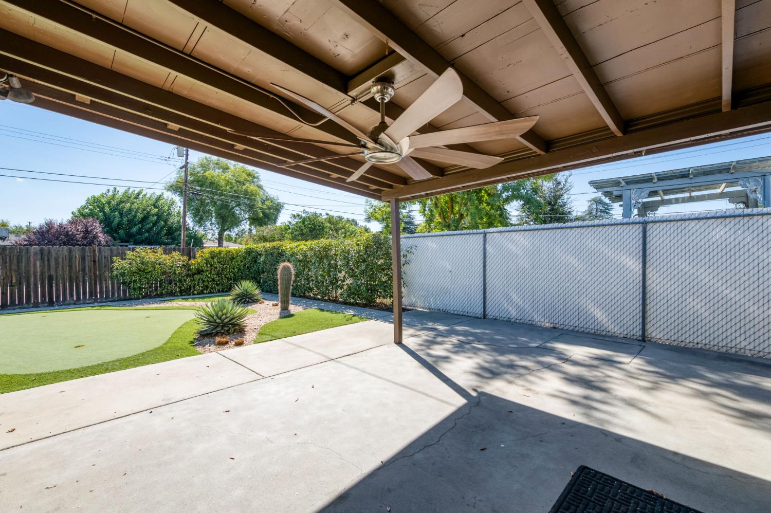 21 N woodworth Ave, Clovis, CA 93612