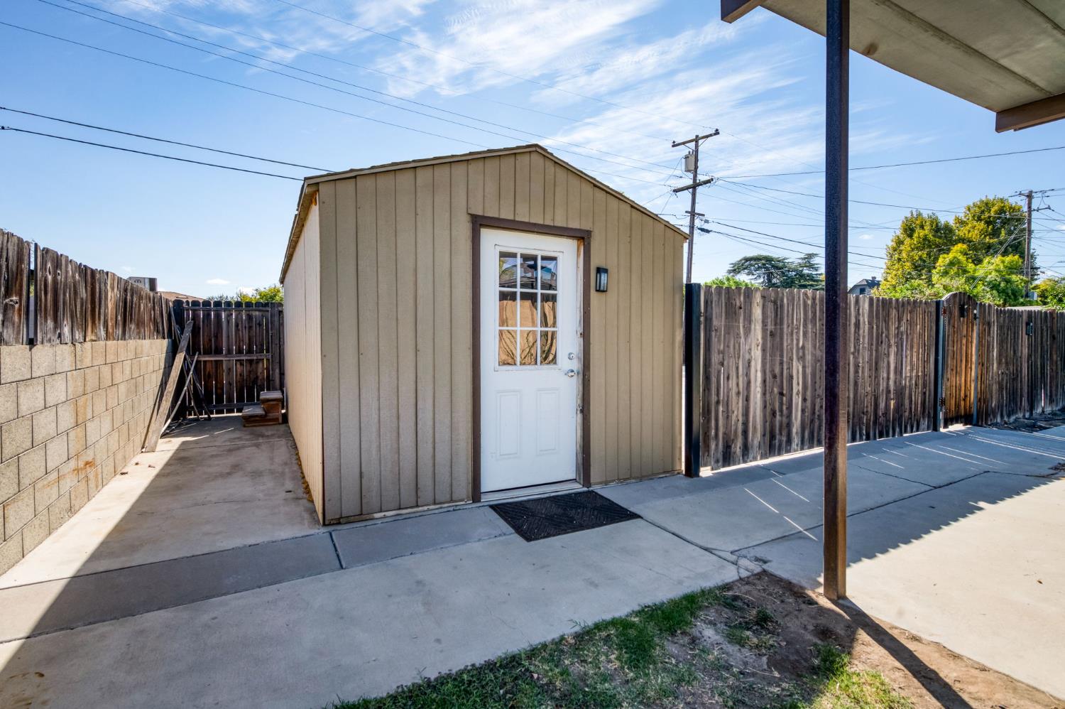 21 N woodworth Ave, Clovis, CA 93612