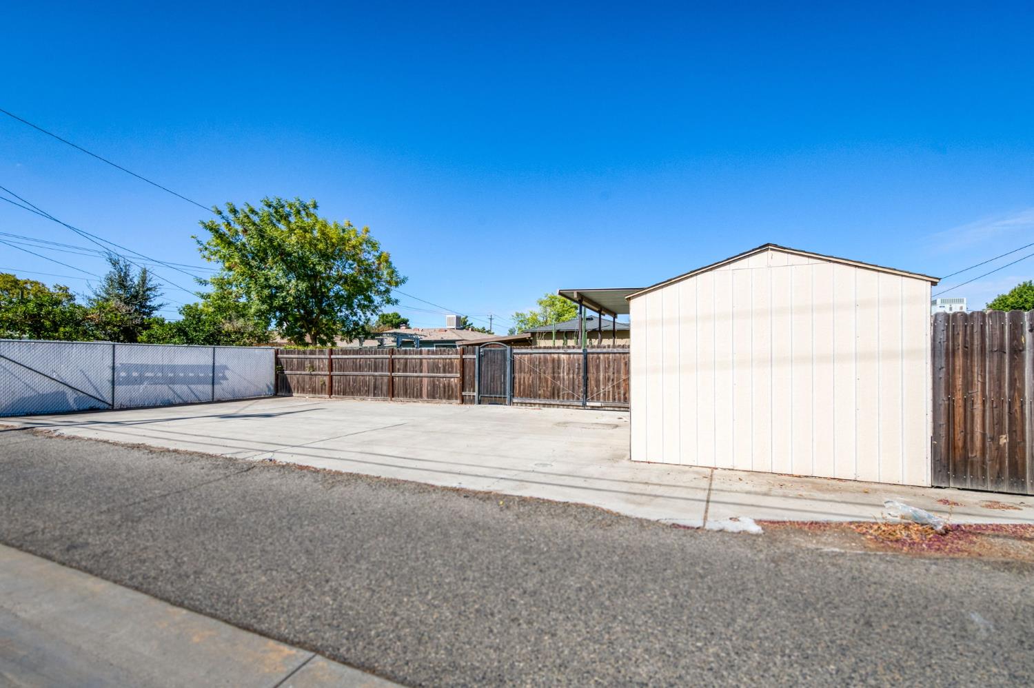 21 N woodworth Ave, Clovis, CA 93612