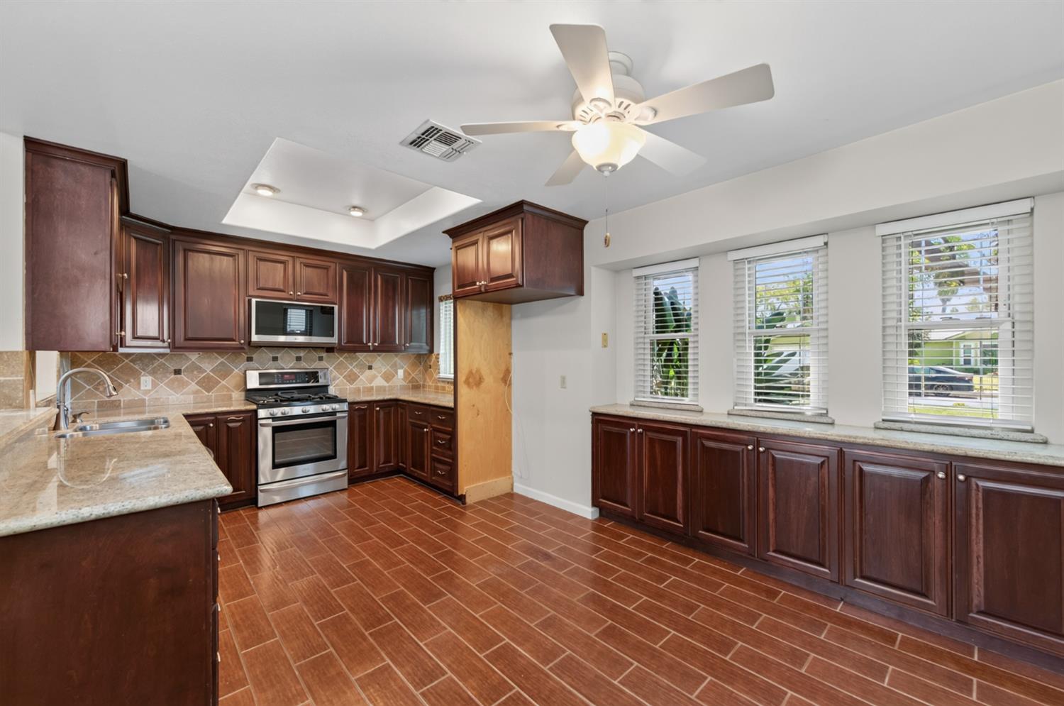 5148 W Los Altos Ave, Fresno, CA 93722