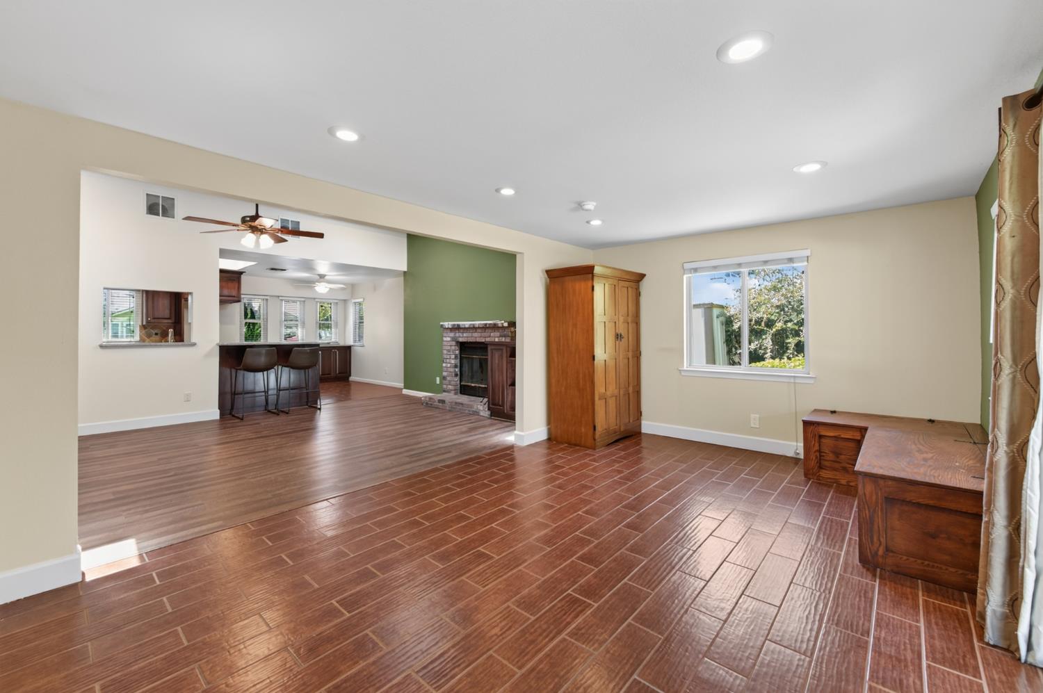 5148 W Los Altos Ave, Fresno, CA 93722