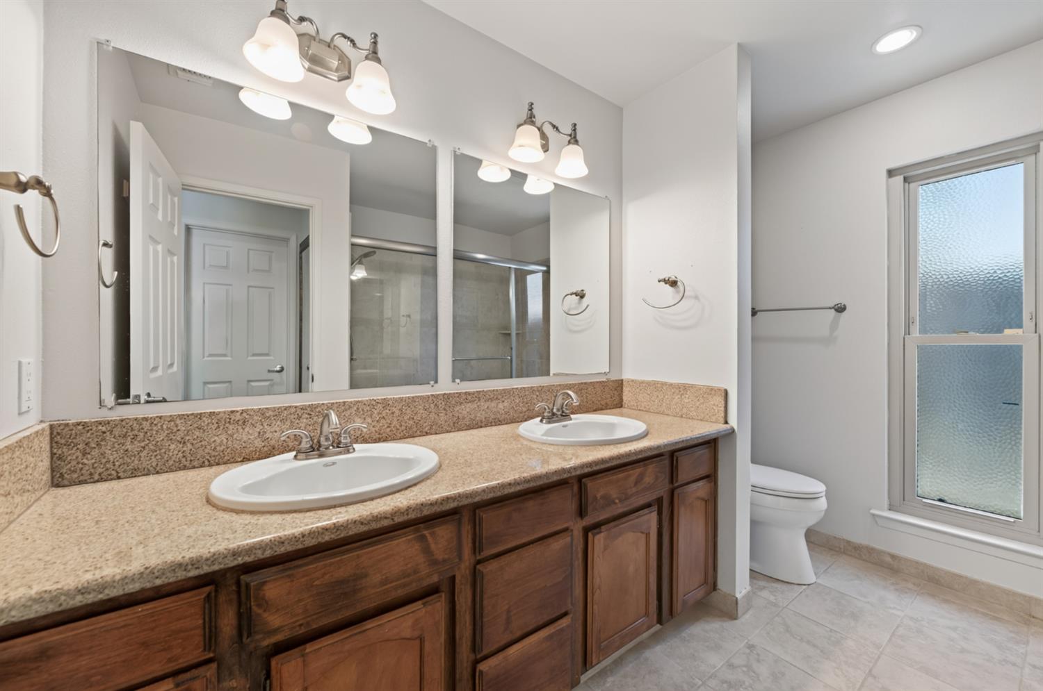 5148 W Los Altos Ave, Fresno, CA 93722