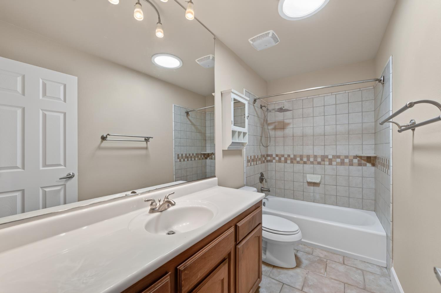 5148 W Los Altos Ave, Fresno, CA 93722