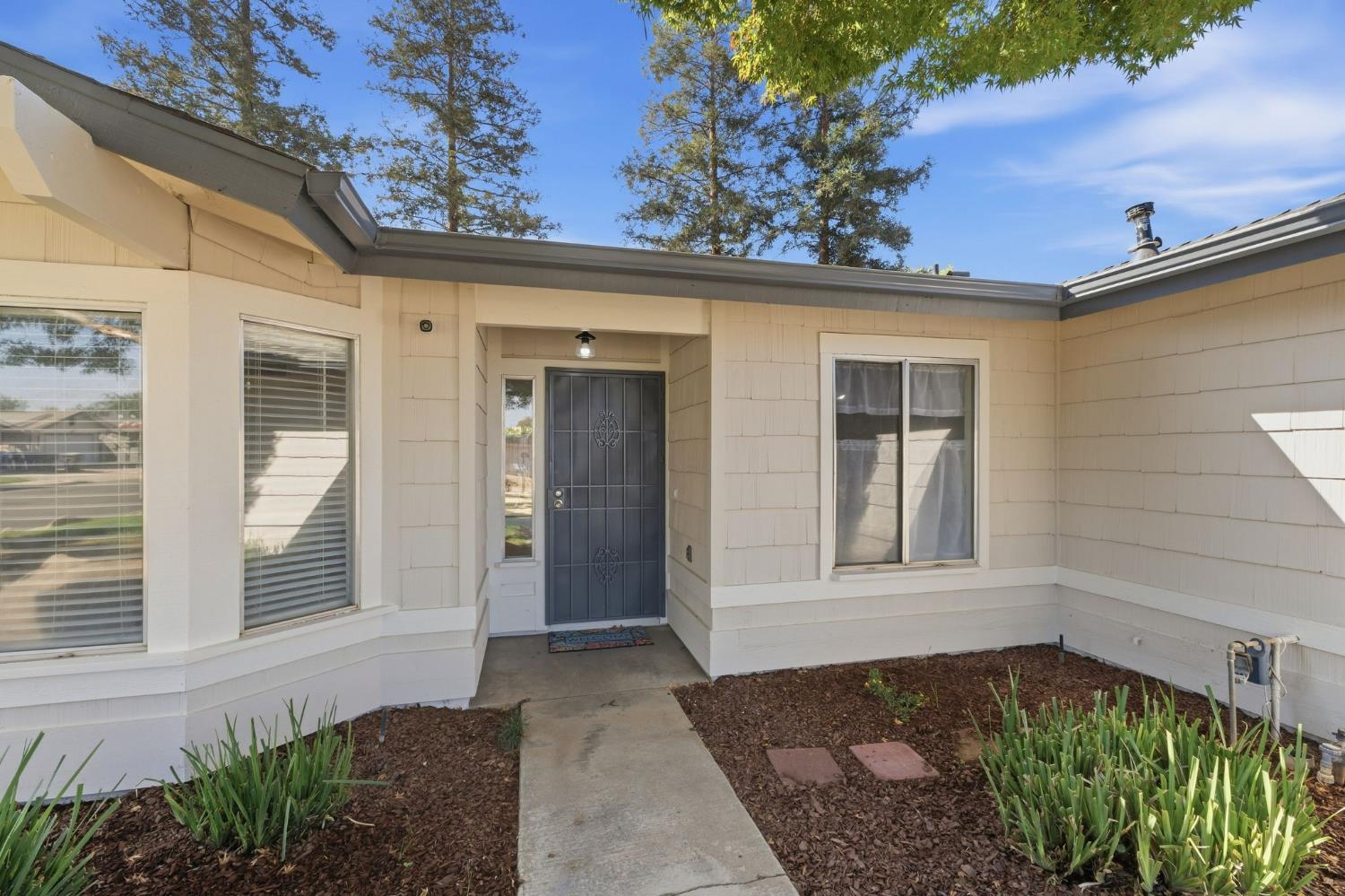 5145 W Hampton Way, Fresno, CA 93722