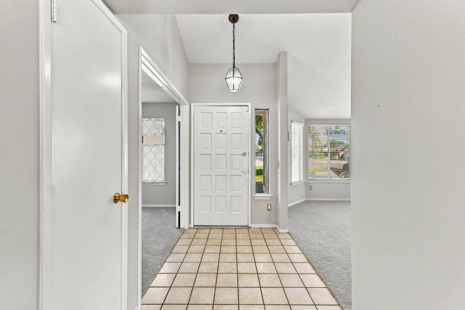5145 W Hampton Way, Fresno, CA 93722
