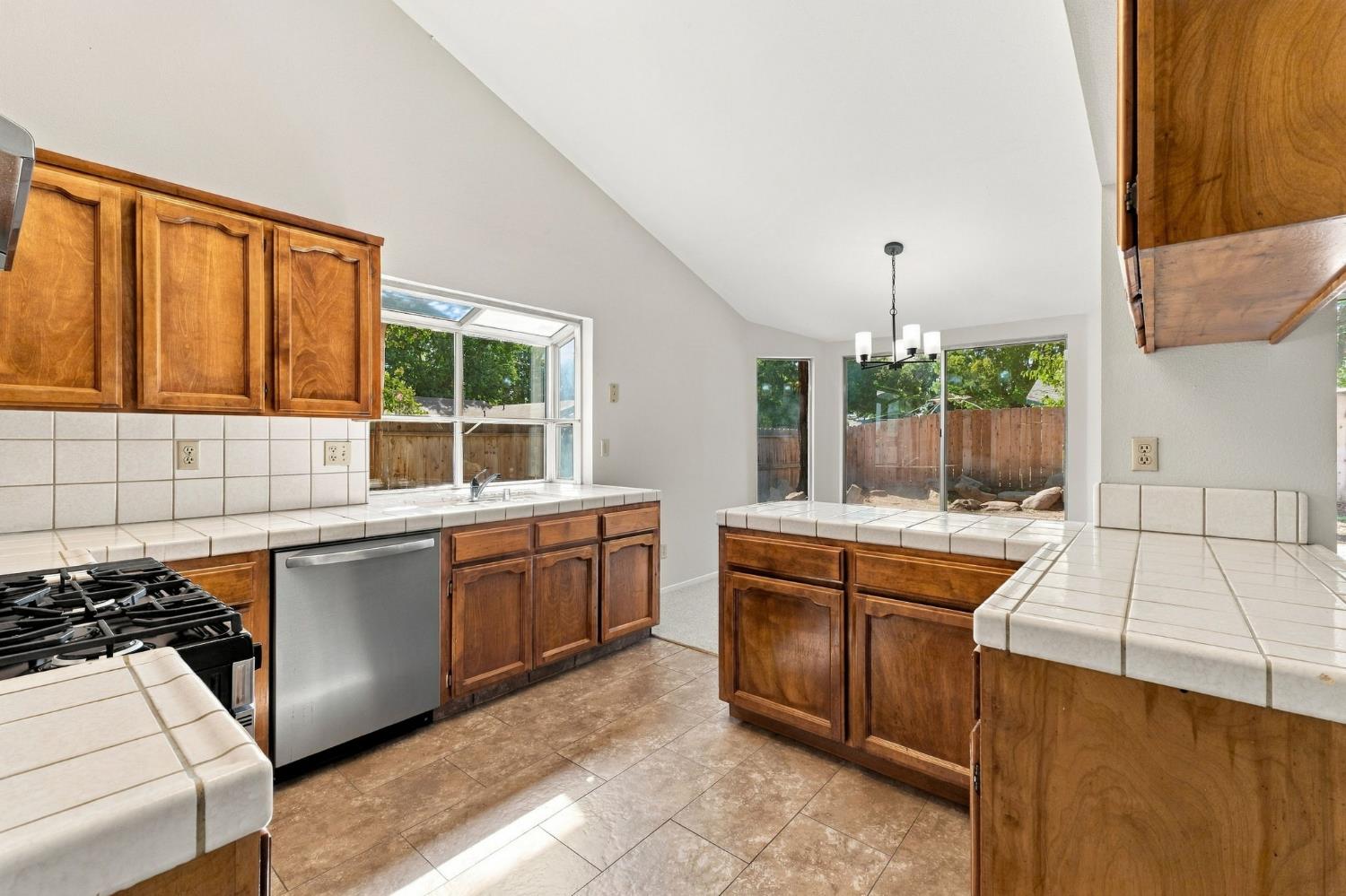 5145 W Hampton Way, Fresno, CA 93722