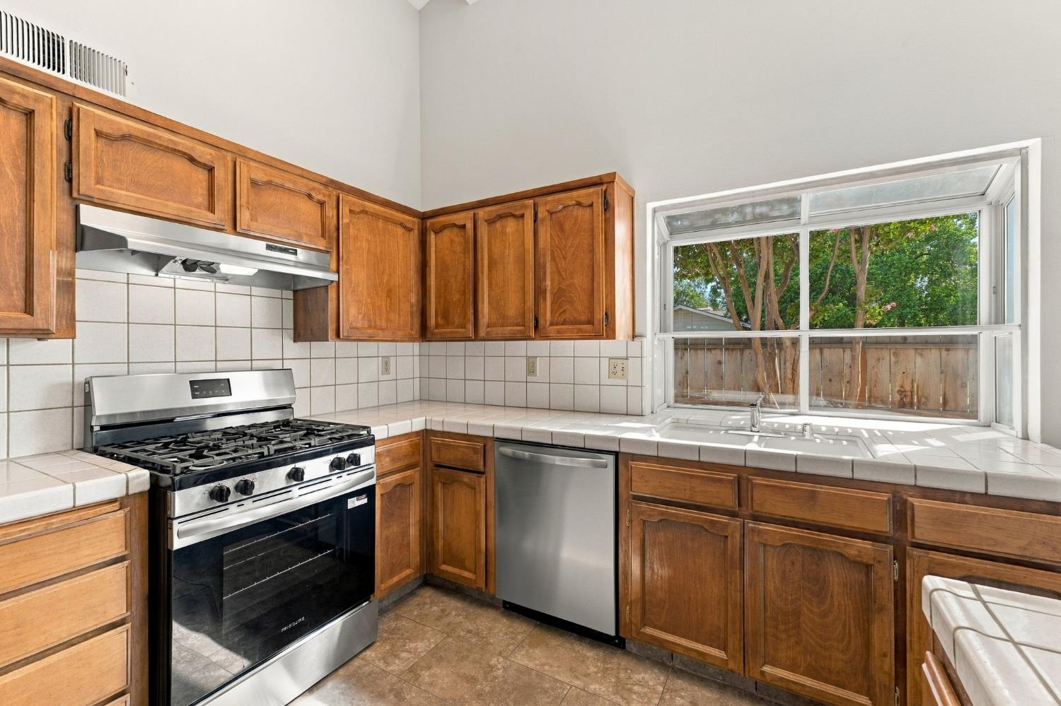 5145 W Hampton Way, Fresno, CA 93722