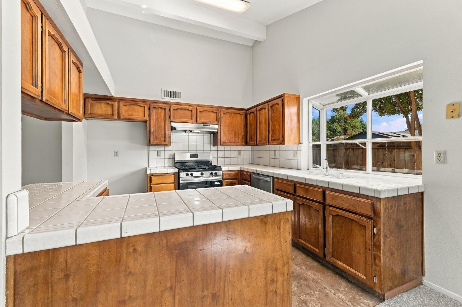 5145 W Hampton Way, Fresno, CA 93722