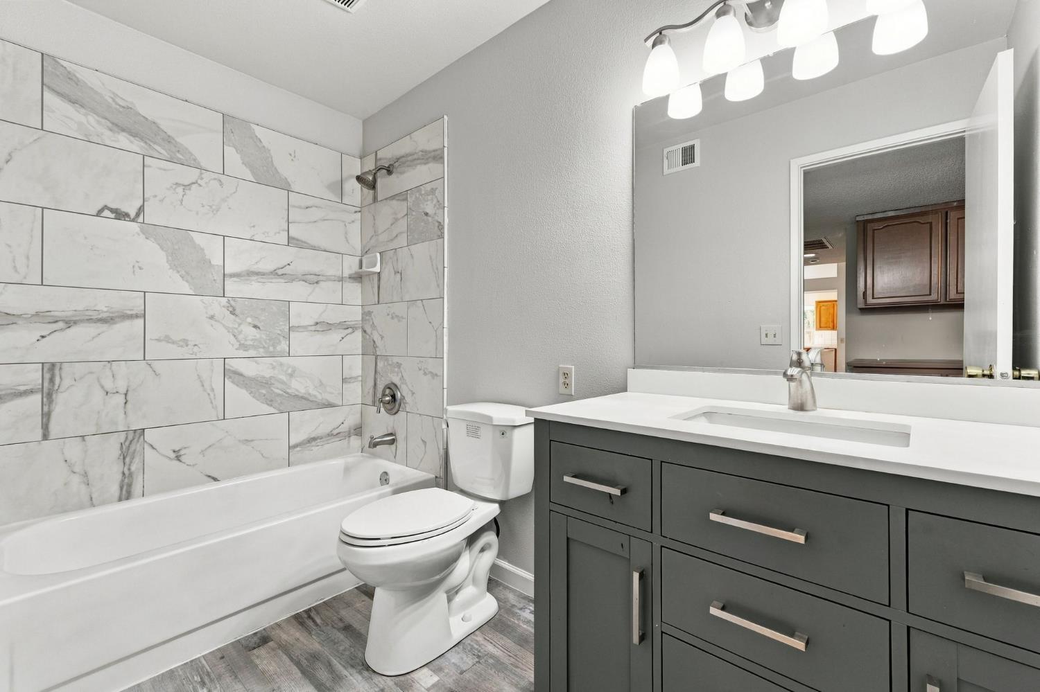 5145 W Hampton Way, Fresno, CA 93722