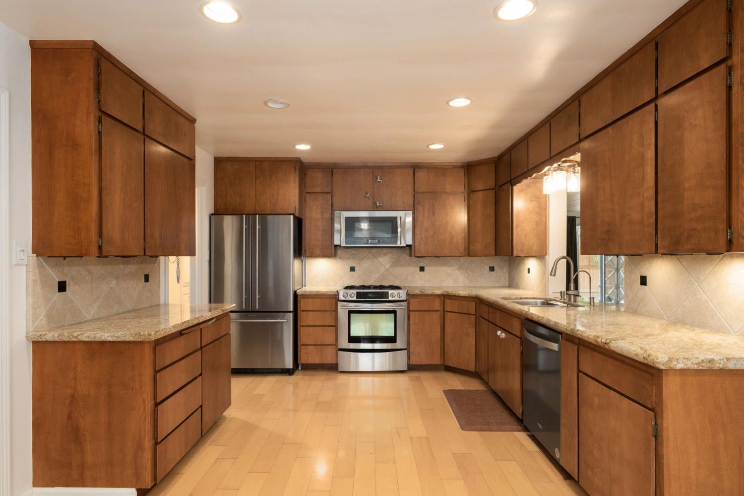 4822 N Safford Ave, Fresno, CA 93704