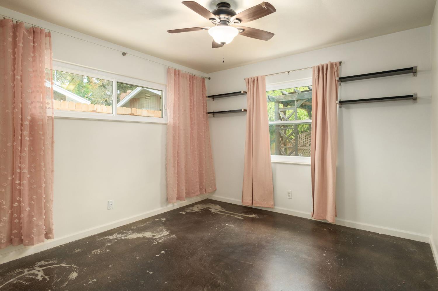 4822 N Safford Ave, Fresno, CA 93704