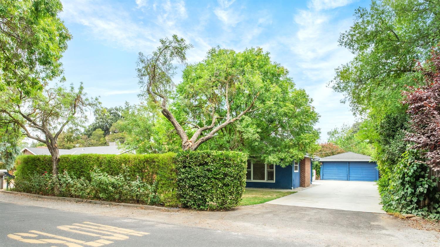 4822 N Safford Ave, Fresno, CA 93704