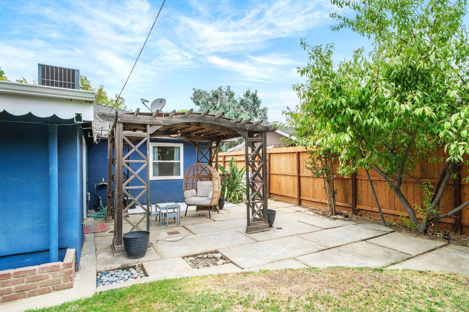 4822 N Safford Ave, Fresno, CA 93704
