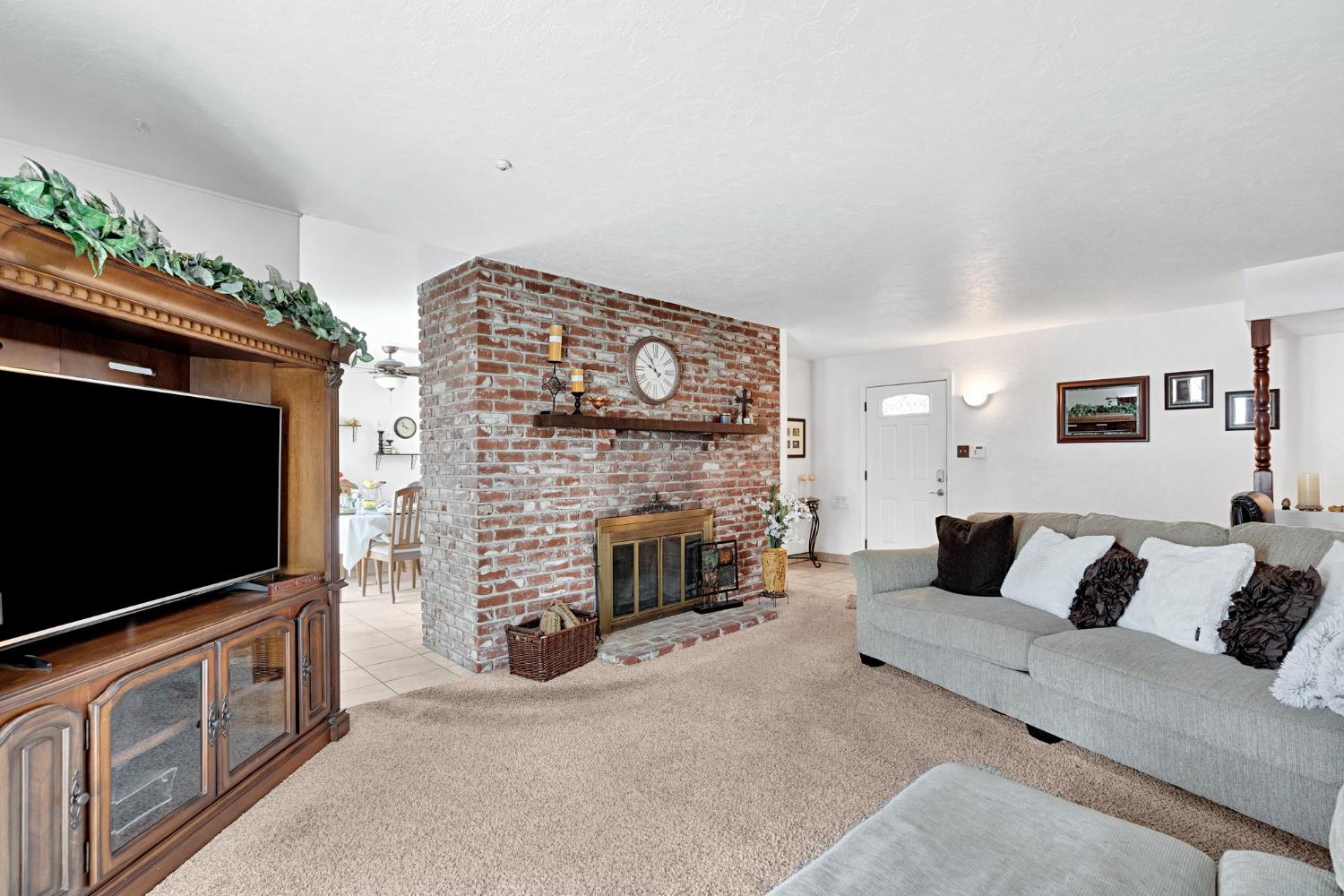 3635 E Bellaire Way, Fresno, CA 93726