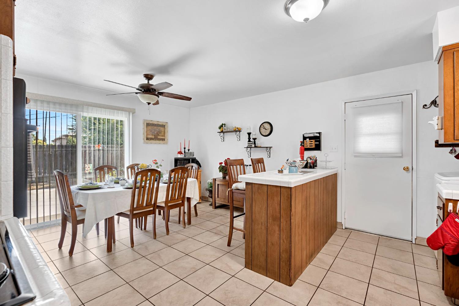 3635 E Bellaire Way, Fresno, CA 93726