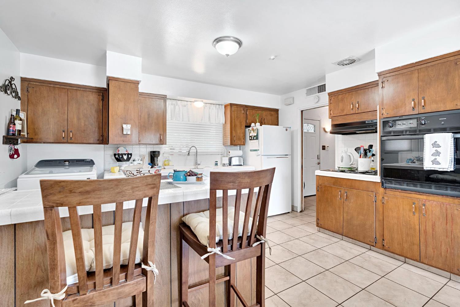 3635 E Bellaire Way, Fresno, CA 93726