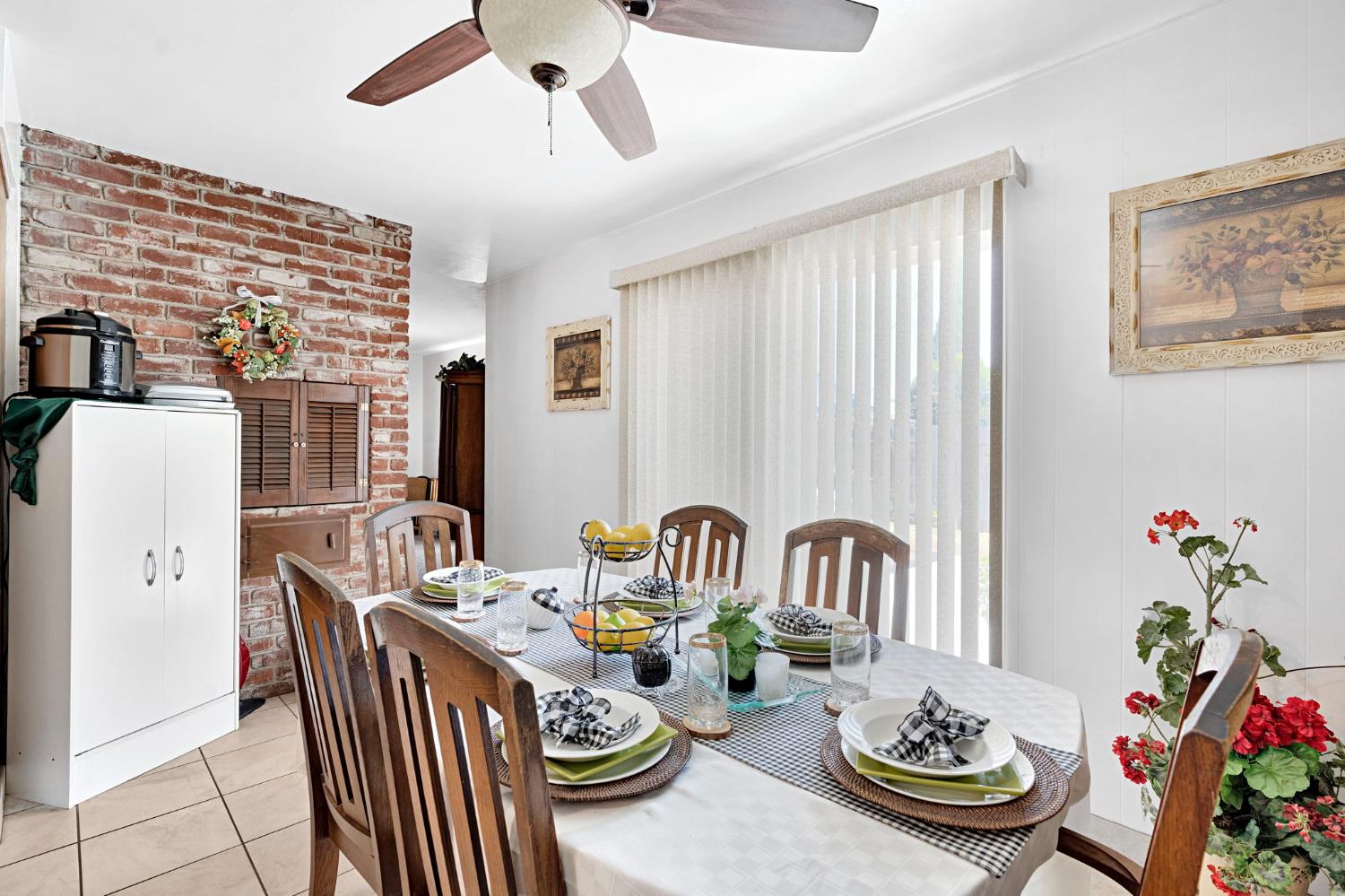 3635 E Bellaire Way, Fresno, CA 93726