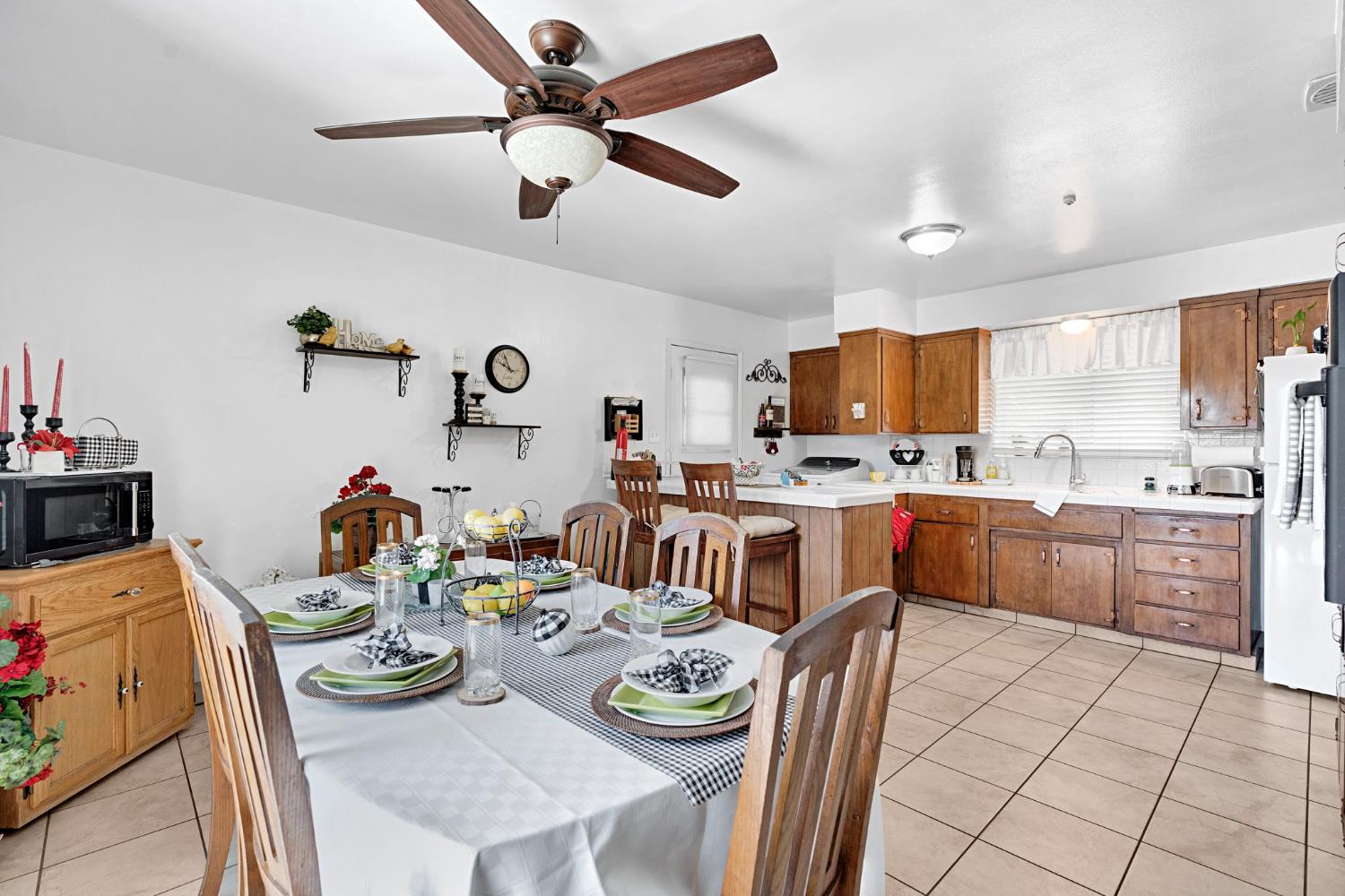 3635 E Bellaire Way, Fresno, CA 93726