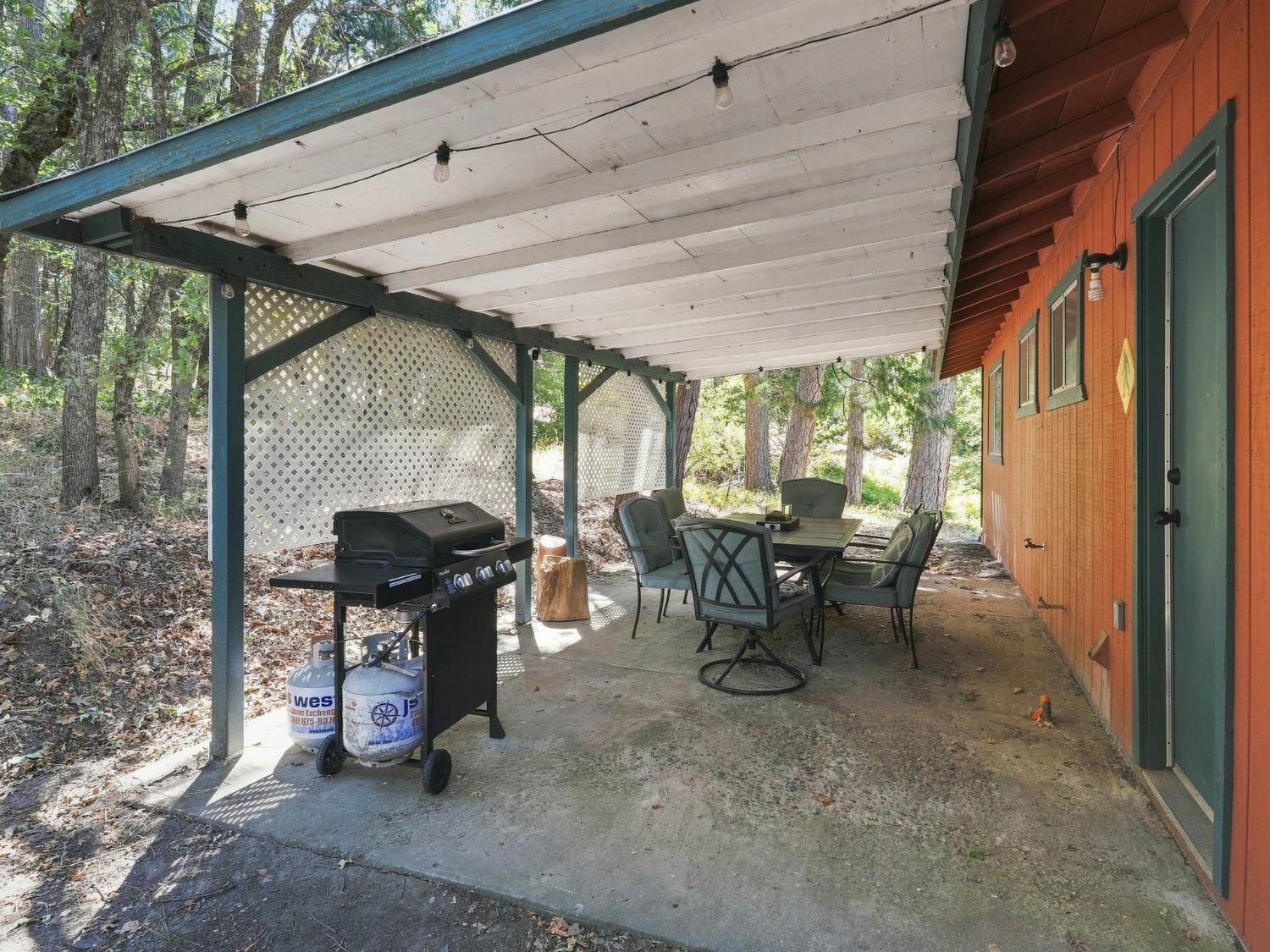 44754 Mountain Meadow Rd, Oakhurst, CA 93644