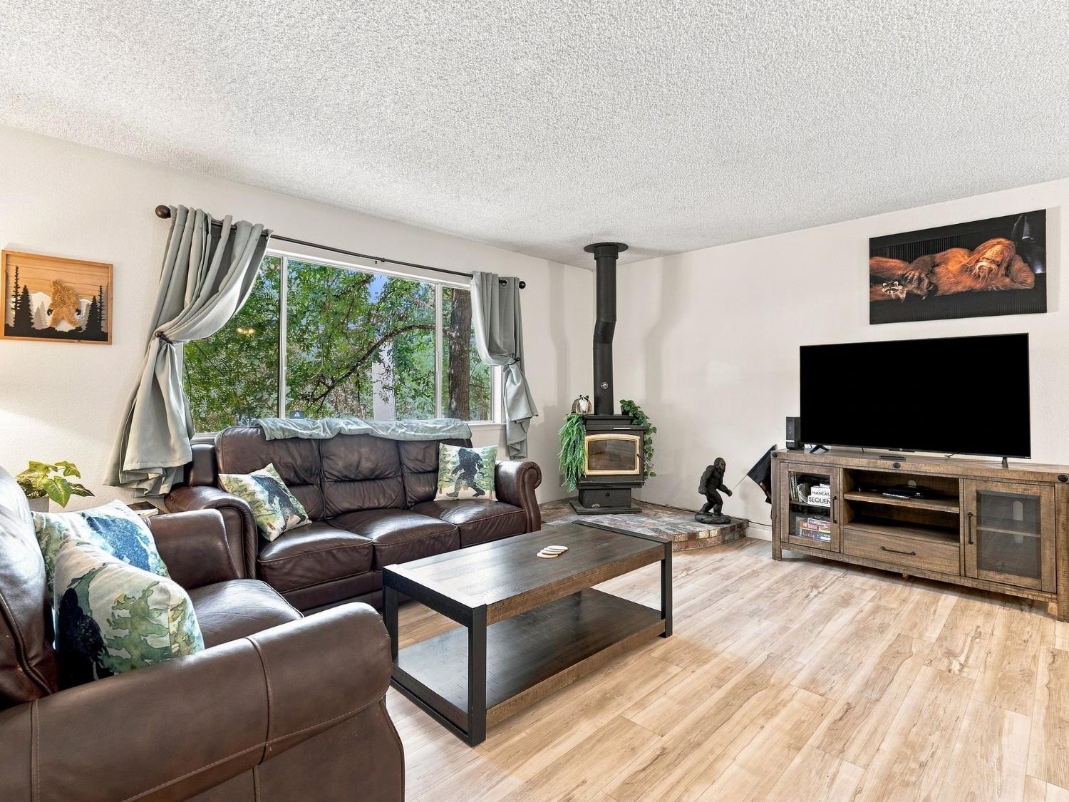 44754 Mountain Meadow Rd, Oakhurst, CA 93644