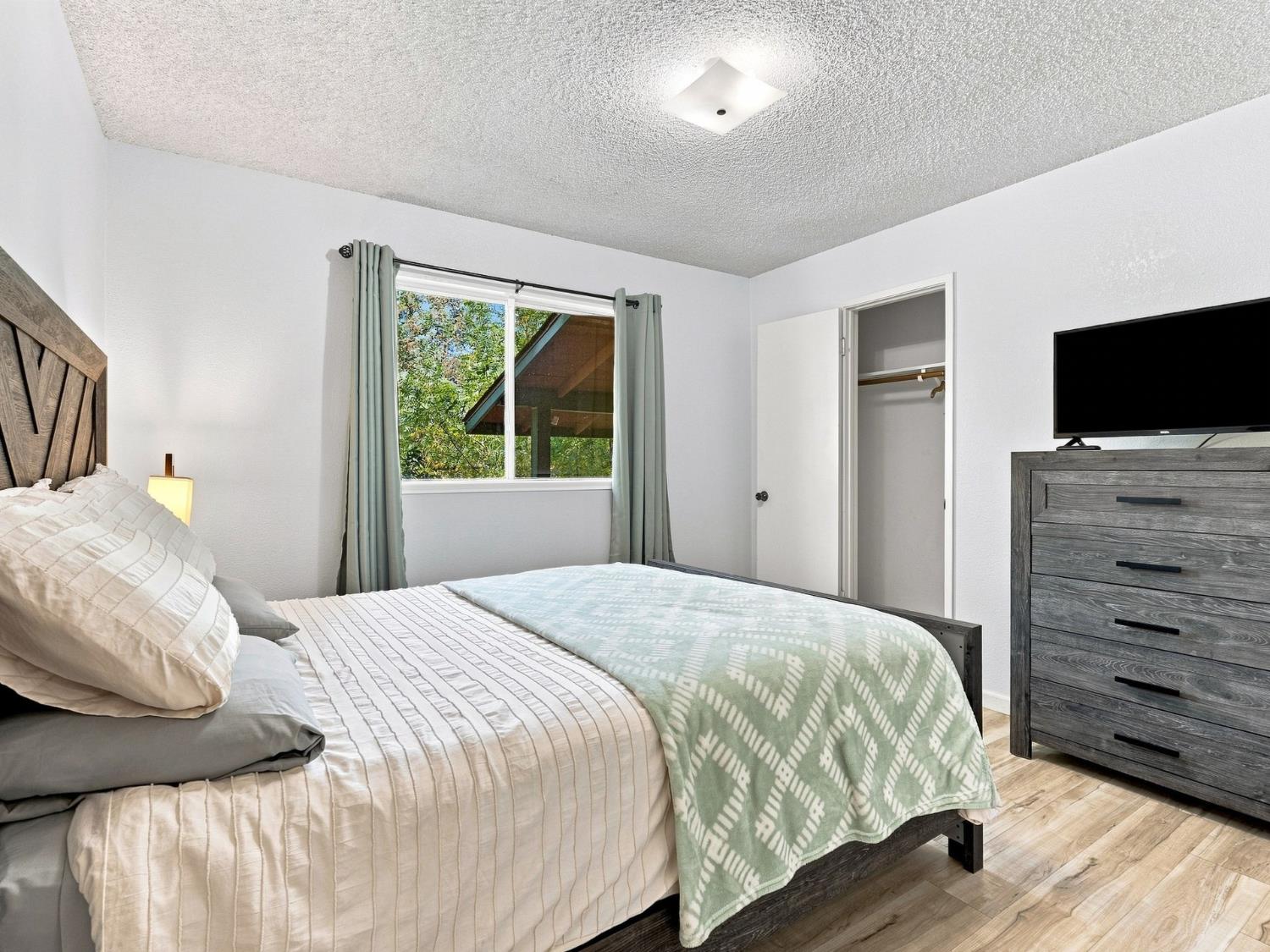 44754 Mountain Meadow Rd, Oakhurst, CA 93644