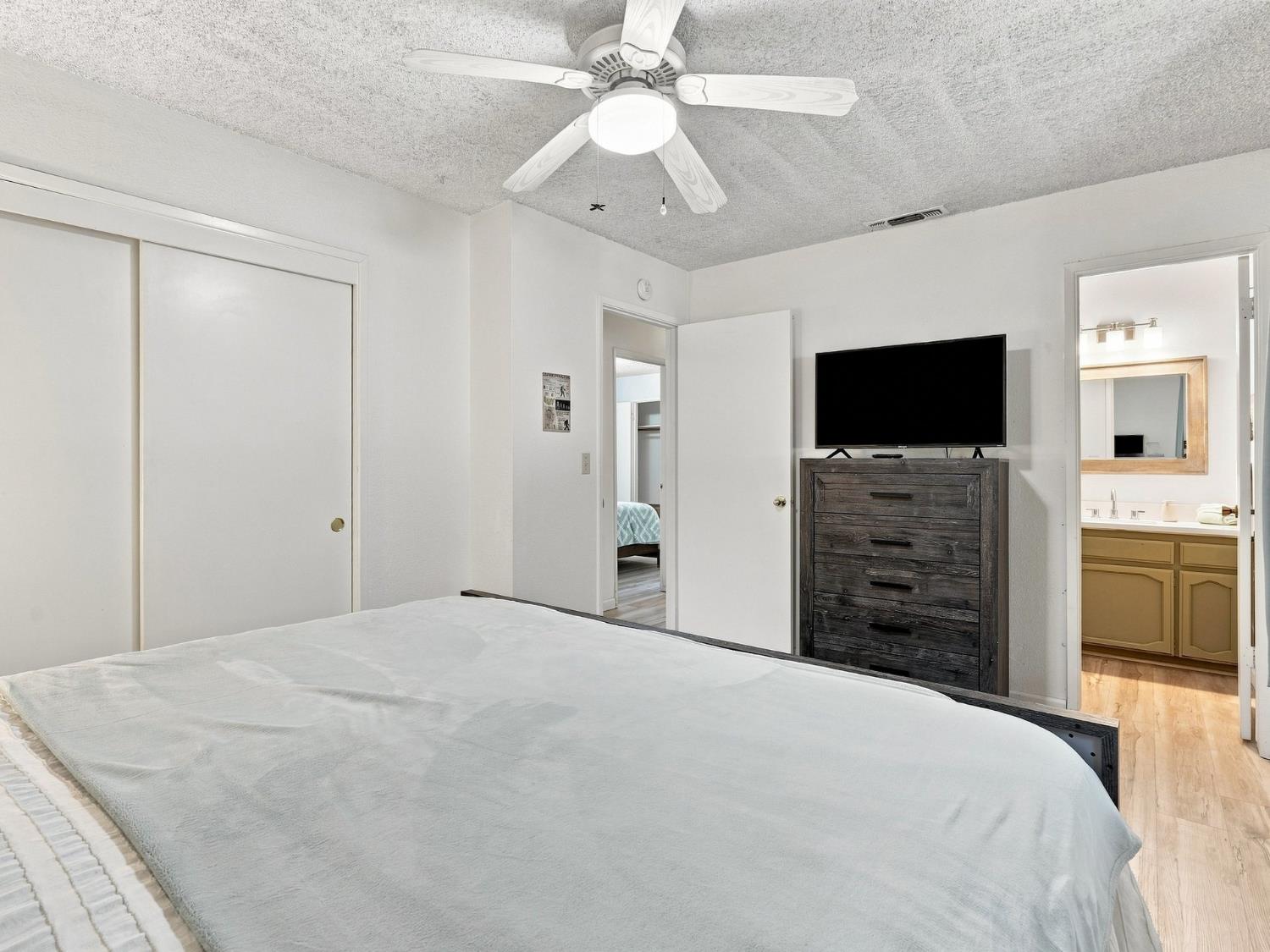 44754 Mountain Meadow Rd, Oakhurst, CA 93644